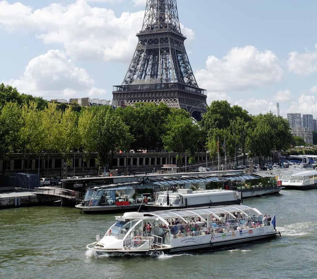 Batobus in Paris Wassertaxis als Alternative zur Metro
