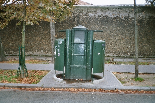 Vespasienne Toilette Paris