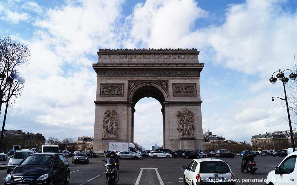 Wartezeiten am Triumphbogen in Paris