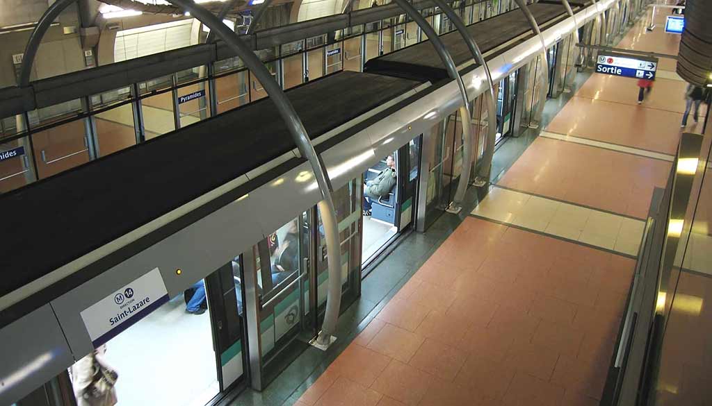 Metro Paris Behinderte Rollstuhlfahrer