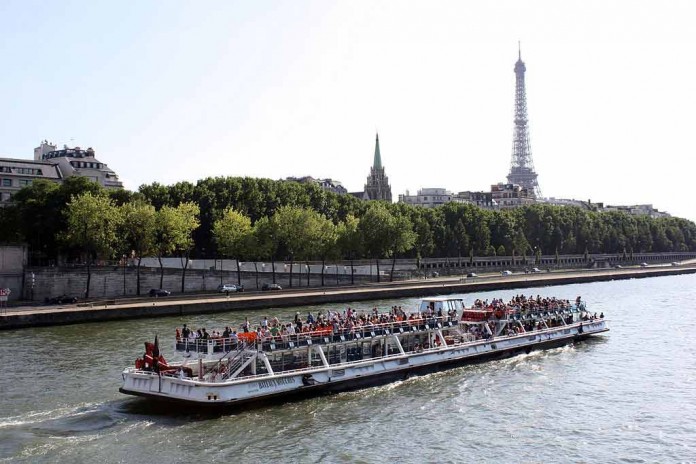 Seine Bootsfahrten Paris