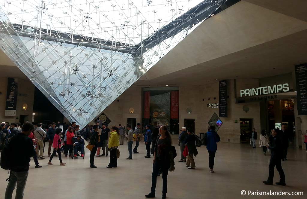 Eingang-Louvre Einkaufsgalerie Carrousel