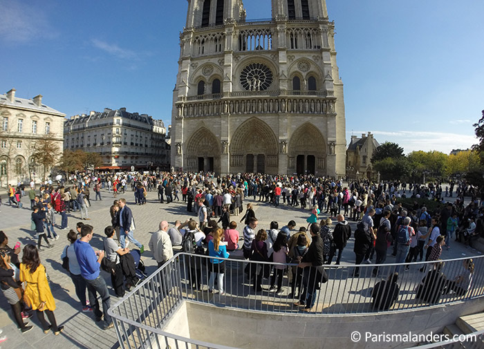 Warteschlange Notre Dame Paris