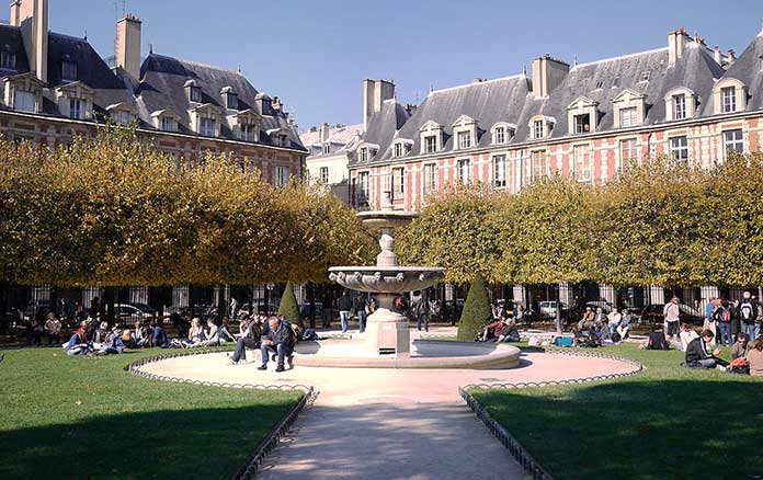 Place des Vosges Paris