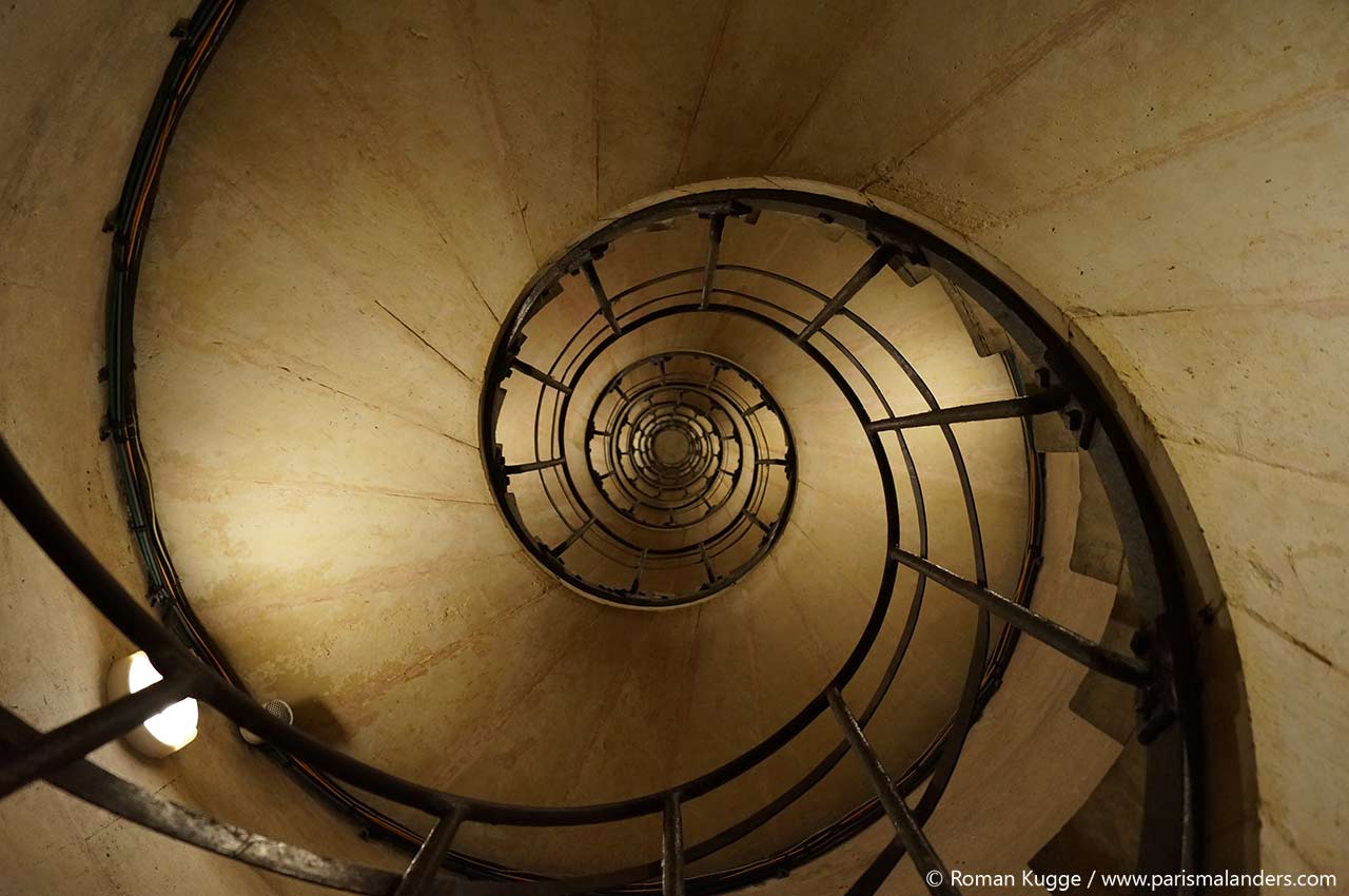 Triumphbogen Arc de Triomphe Paris Treppe