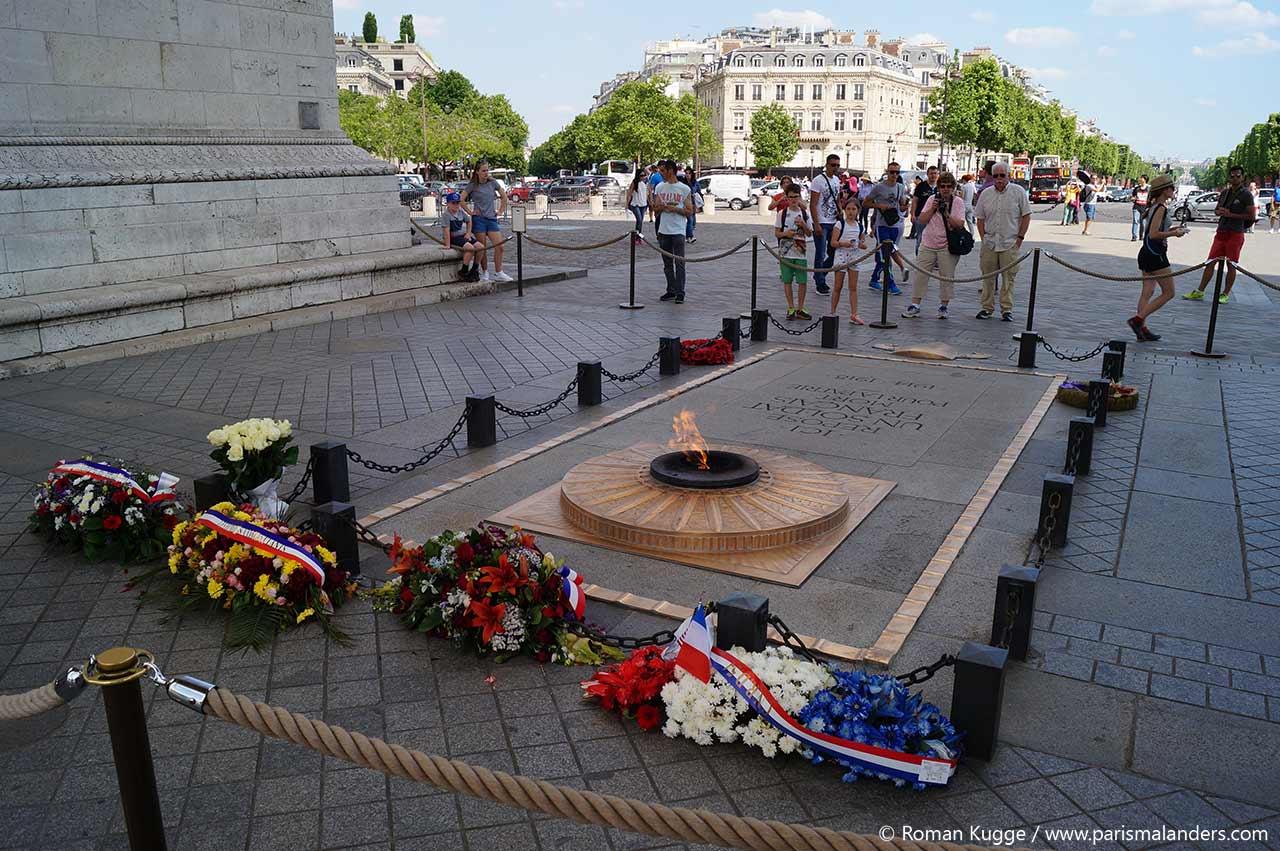 Triumphbogen Arc de Triomphe Paris Grab des Unbekannten Soldaten Ewige Flamme