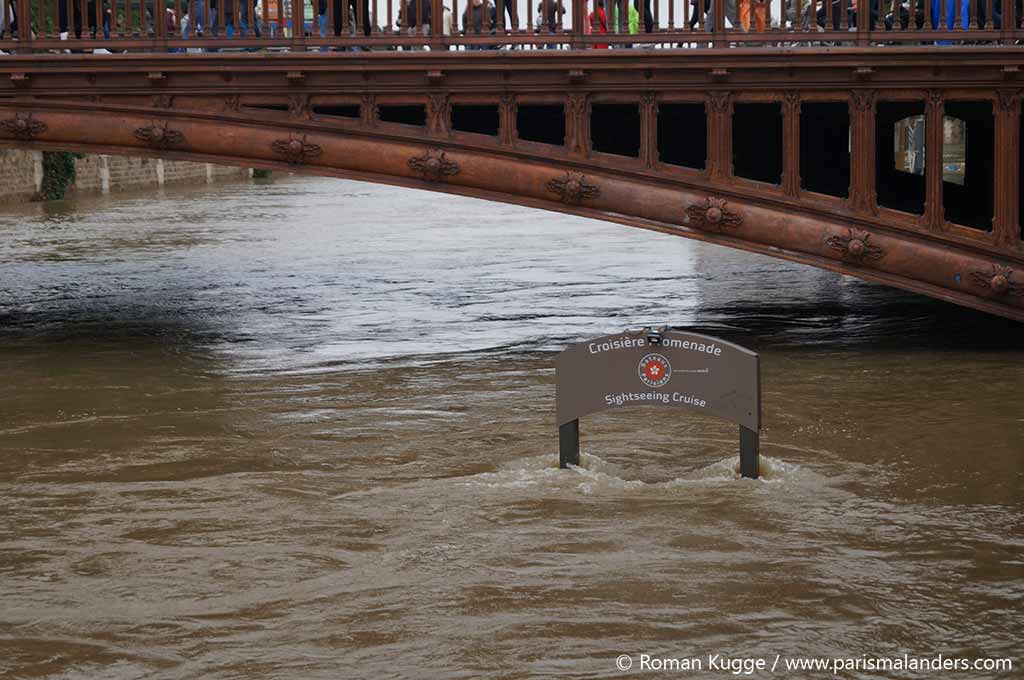 Hochwasser in Paris Bootsfahrten