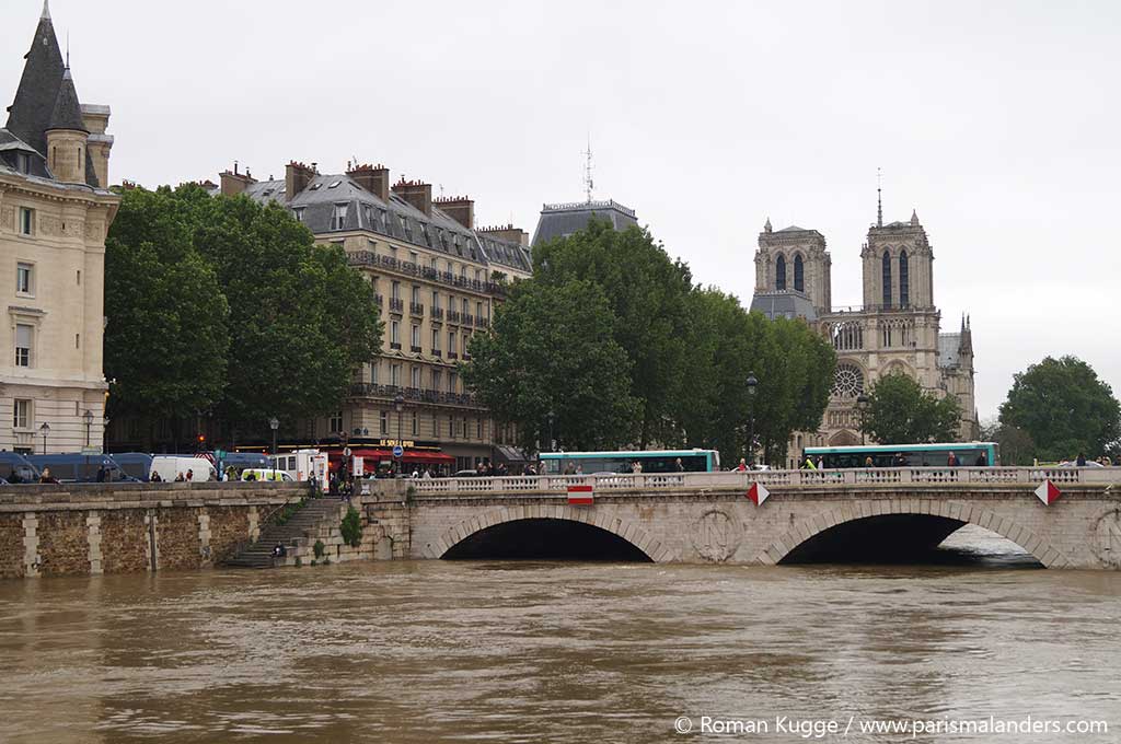 Hochwasser in Paris Notre Dame 2