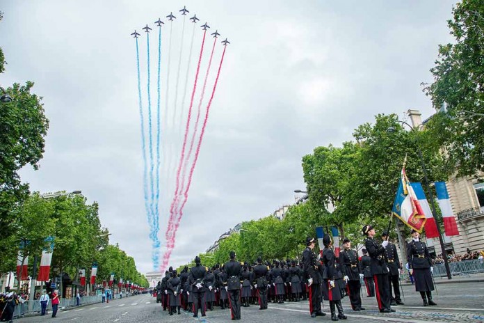 Militaerparade Champs Elysees Paris 14 Juli