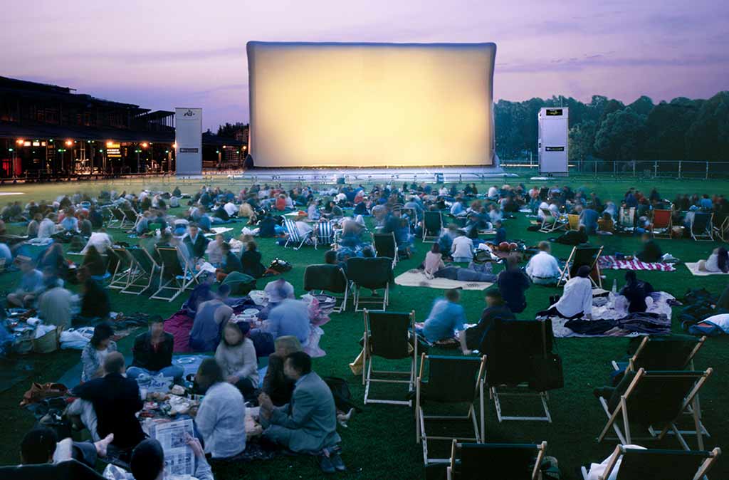 Sommer Paris Freiluftkino La Villette