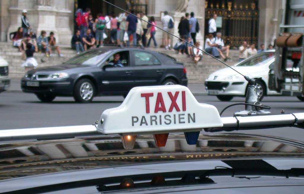 Taxi Paris Flughafentransfer Orly Charles de Gaulles