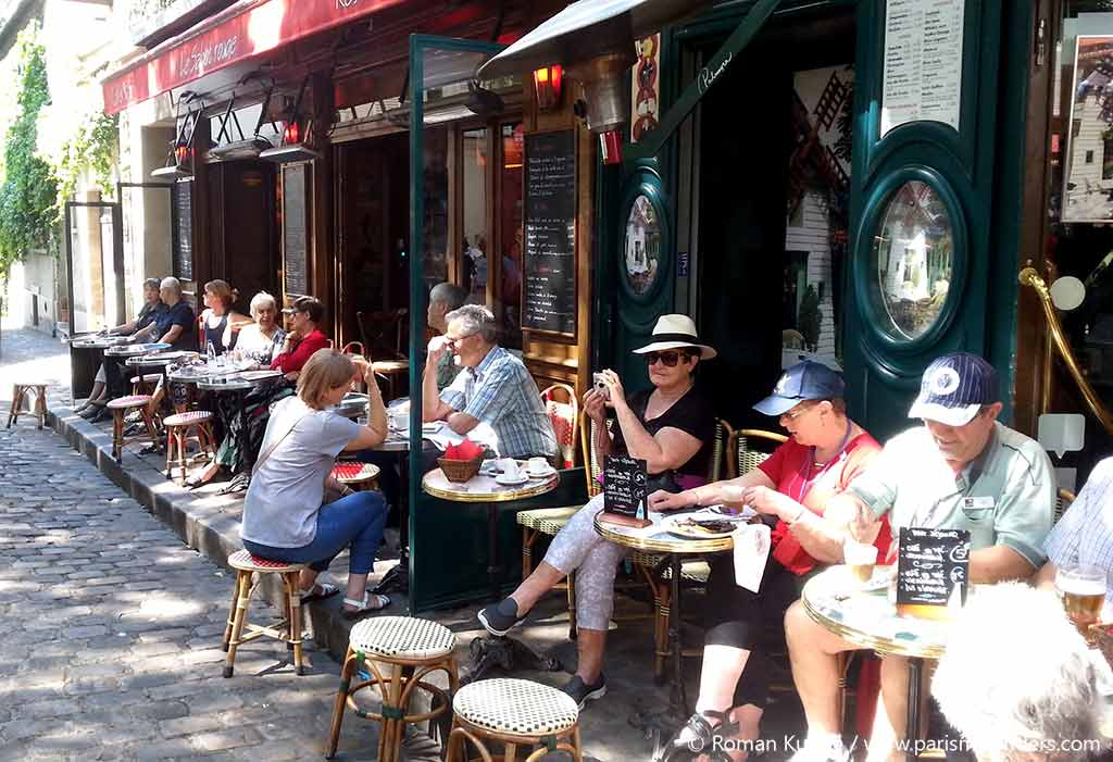 Terrasse Paris im Sommer