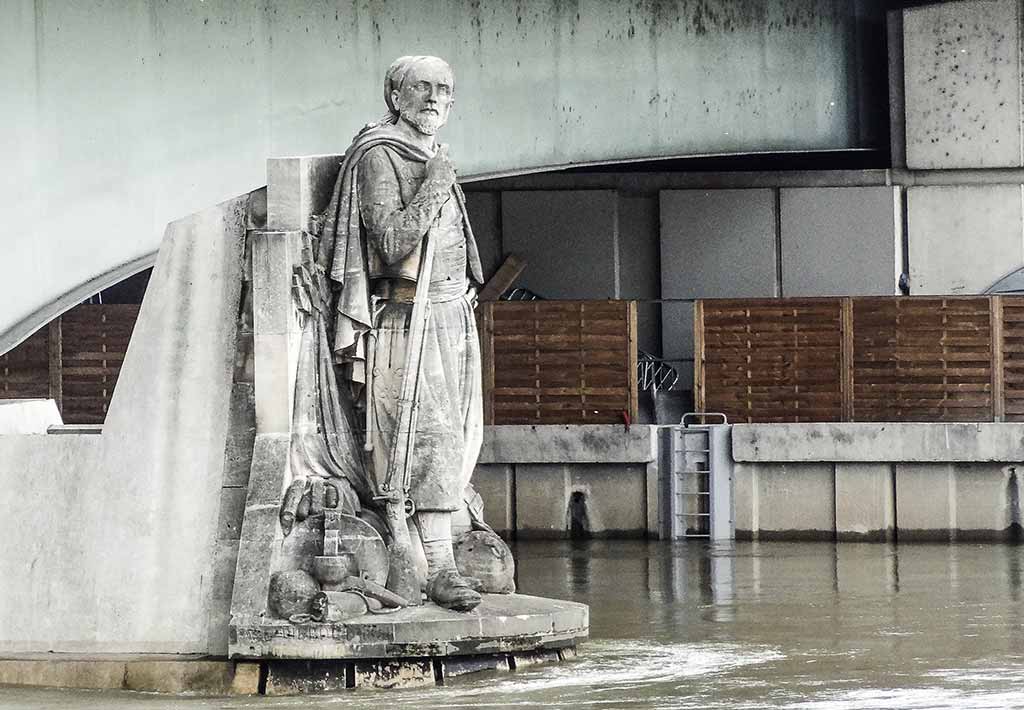 Zouave Paris Bruecke Pont de l'Alma