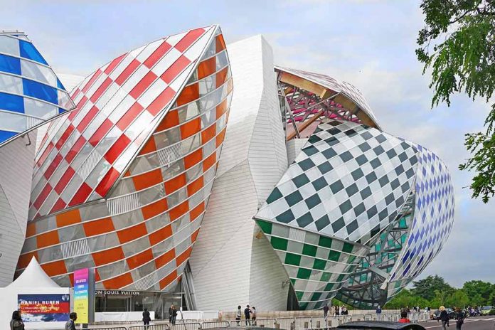 Louis Vuitton Stiftung Gebäude Daniel Buren