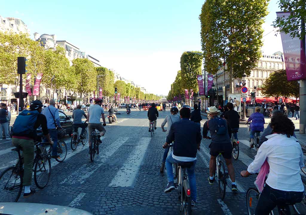 PAris Champs-Elsées autofrei ohne Autos