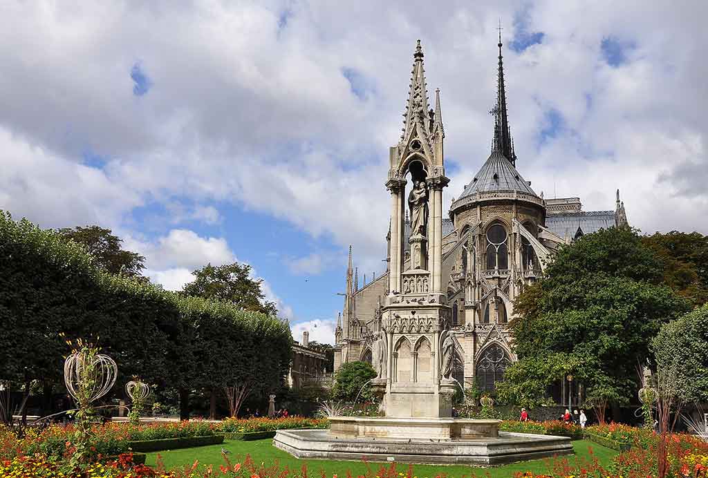 Garten hinter Notre-Dame Square Jean XIII