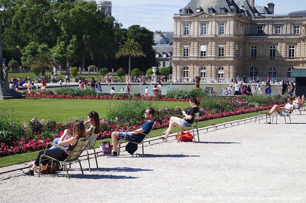 Relaxen im Park in Paris Jardin du Luxembourg Stuhl