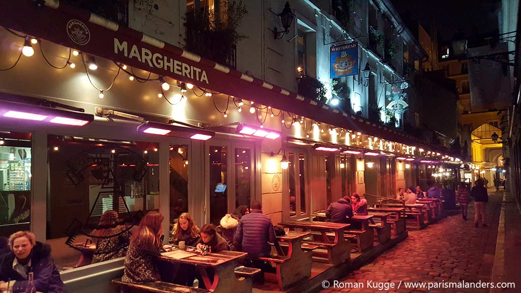 Paris Bar nachts Wärmestrahler Terrasse