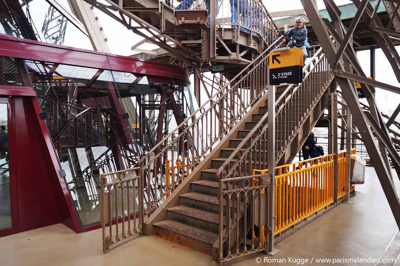 Eiffelturm Sutfen Treppen zweites Stockwerk